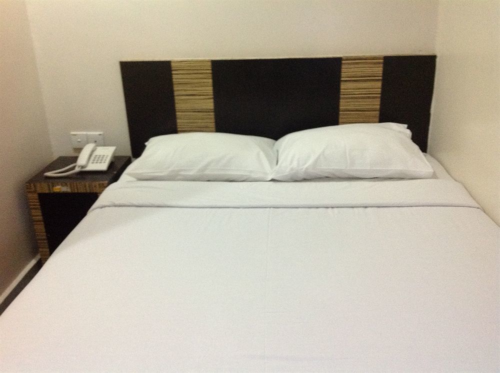 Hotel Traveller Kota Kinabalu Buitenkant foto
