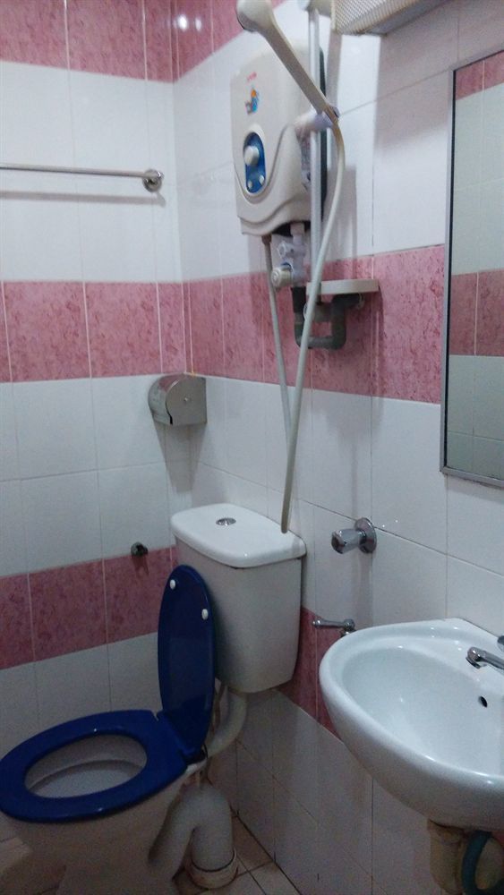 Hotel Traveller Kota Kinabalu Buitenkant foto