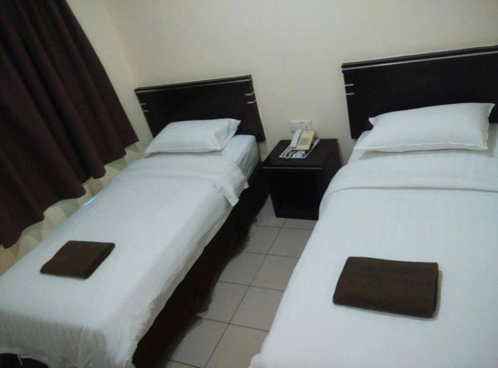 Hotel Traveller Kota Kinabalu Buitenkant foto