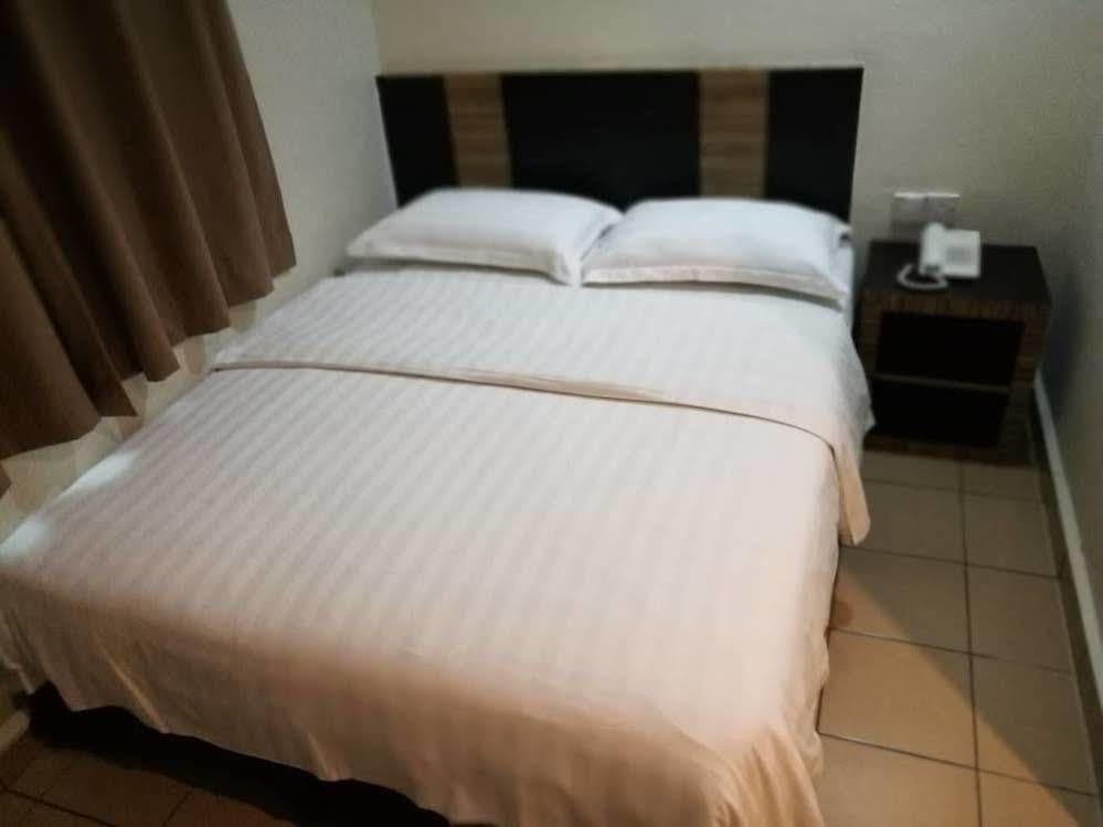 Hotel Traveller Kota Kinabalu Buitenkant foto